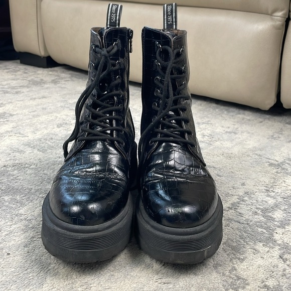 Nero Giardini Cocco Mock Croc Combat Booties Black Embossed Leather Sz 40 - Picture 5 of 13